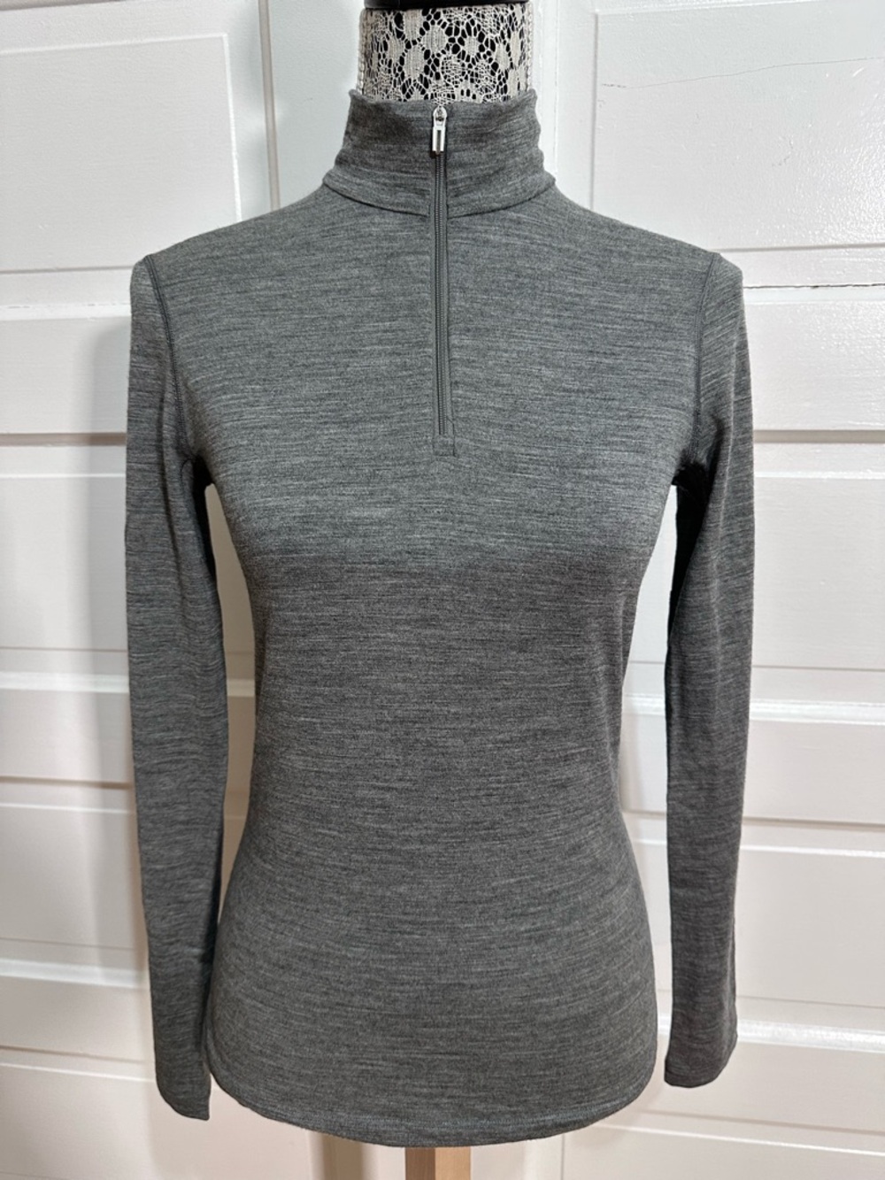 ICEBREAKER Merino 200 Oasis Long Sleeve Half Zip Size S Grey Base layer $140